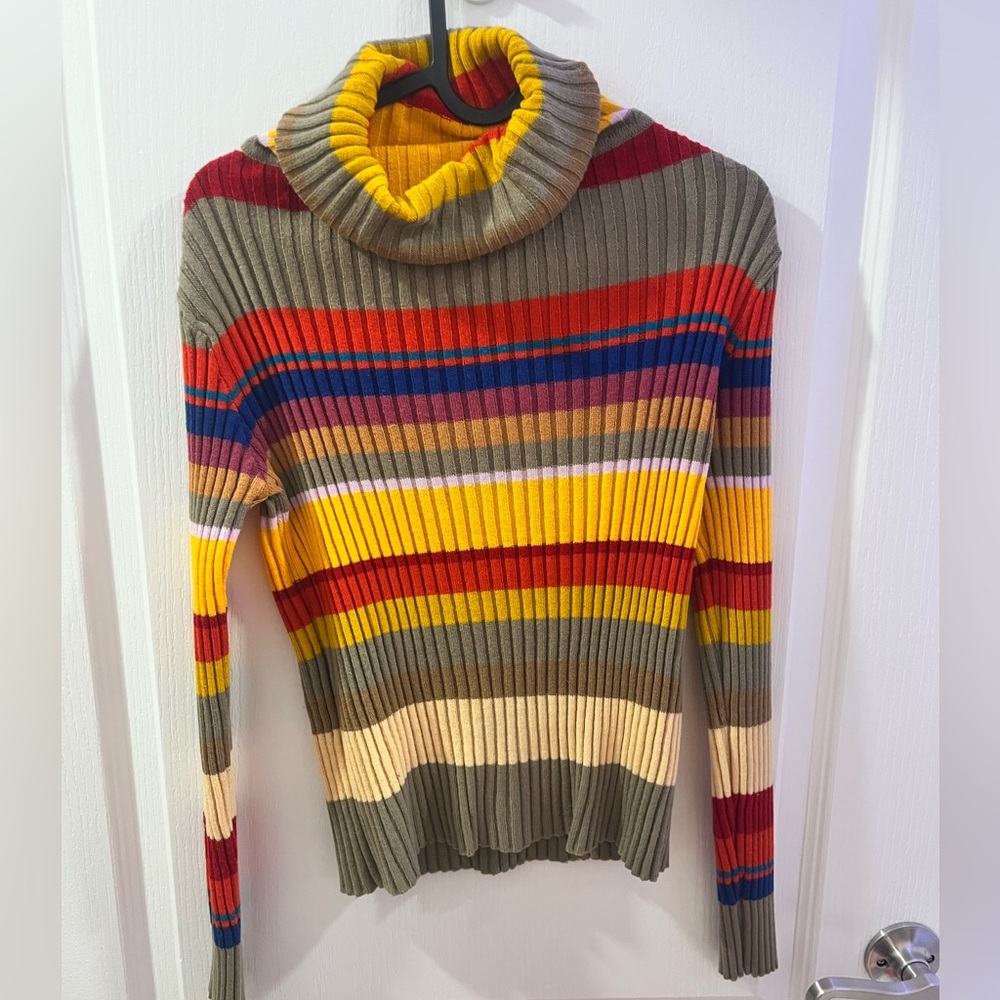 Vibrant 1970s striped turtleneck size small